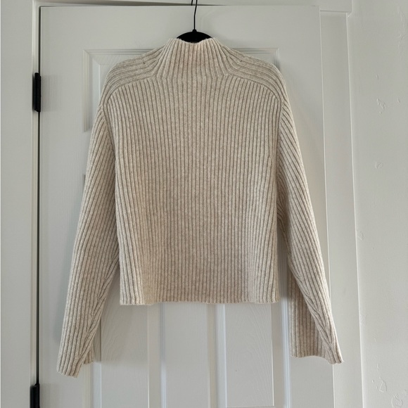 H&M Sweater - Picture 3 of 5